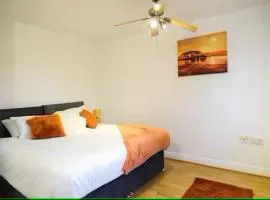 Spacious 5 Bedrooms, Sleeps 10, Free Parking, Near NEC & Airport, Contractors