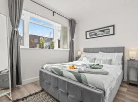 Charming 2BR home in Coventry Free Street Parking