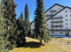 Slope-Side Mountain Apt Sleeps 4, hotell i Laax