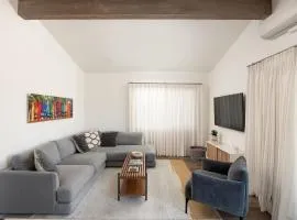 2BD Sashas Bungalow Beach Vibes 1 Block Away