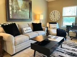 King Suite, 2 Bed 2 Bath, Sleeps 6