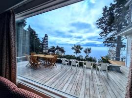Crosby Waterfront Cottage sleeps 8 family beach 1dog Acadia, viešbutis mieste Hancock