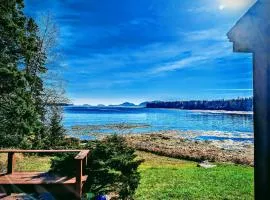 Mark's Waterfront Sea Cottage beach family Acadia