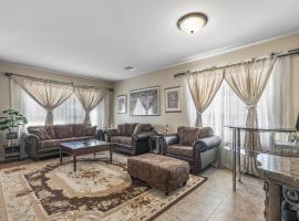 Entire Home in Surprise Downtown, Arizona, hotel v destinaci Surprise