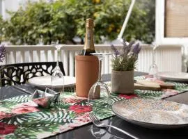 Tropicana Beachside Stay in Vouliagmeni