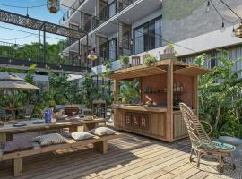 Moxy Tulum, hotel in Tulum