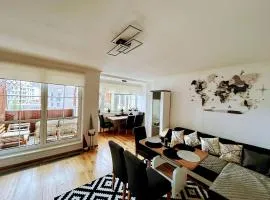 Light & Wood Design - 89 m2 Apartment in Prague