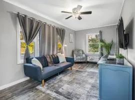 1920's Remodeled Cottage in the Heart of Little Italy