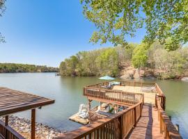 Smith Mountain Lake House with 2-Story Boat Dock!, hotel i Moneta