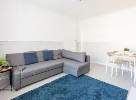 Warrington House, free parking & WiFi!