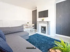 Warrington House, free parking & WiFi!