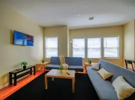 Spacious three-bedroom apt near New York City - Contemporary design