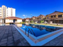 Crystal Sky 2-Bedrooms with 3 beds Pool and balcony, condo in Nairobi