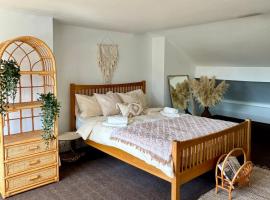 Beautiful Bohemian Double Bedroom in Birmingham, ξενώνας στο Μπέρμιγχαμ