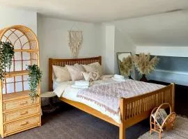 Beautiful Bohemian Double Bedroom in Birmingham