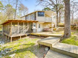 Lake Hamilton Family Gem Hot Tub and Boat Slip!, Hotel in Hot Springs