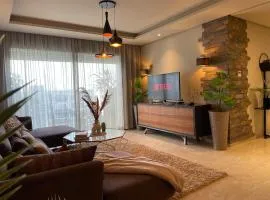 Boho 2BR Cozy App Jacuzzi & Pool