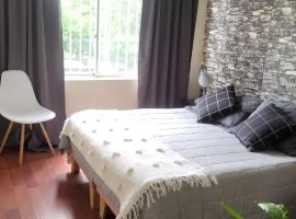 Hospedaje Donde Gabriel 497, ξενώνας σε Chillan