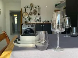 Bright & Spacious 2-Bed Townhouse