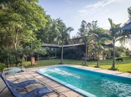 Casa Angi, con jardín y piscina en Sanber