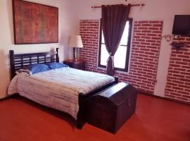 Cuarto tipo loft con terraza, homestay in Mazatlán