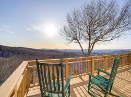 3 Mi Beech Mtn Resort Cozy Studio with Deck and View!, готель у місті Біч-Маунтін