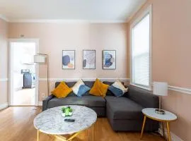 City Outside Serenity Inside: 2B1B NYC - 40 Min