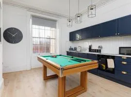 Flatzy - City Centre Mansion 2, Sleeps 22, 4 Baths