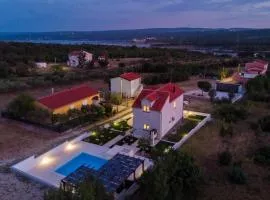 Family friendly house with a swimming pool Krusevo, Novigrad - 24069