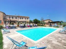 Cottage in Asciano with Pool and Terrace