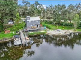 cozy lakeside retreat，位于银泉的木屋