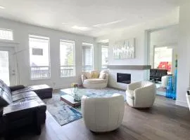 Peaceful Coquitlam Escape Surrounded by Nature, Minutes to Transit