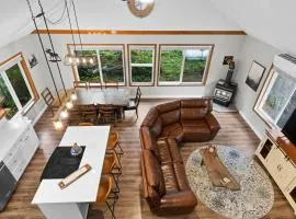 Luxury Rainier Cabin-Sauna-Hot Tub-EV-WiFi