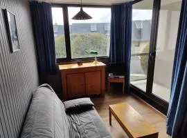 Appartement au Cœur de Super Besse avec Balcon et Parking - FR-1-814-98
