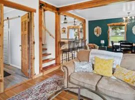 Mt Rainier Retreat with Spa Bathroom-Hot Tub-Fireplace