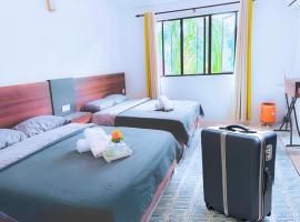 Pangkor Island Pool View Studio 2 Queen Beds 2 Min Walk to the Beach Free WiFi & Parking, beach hotel in Pangkor