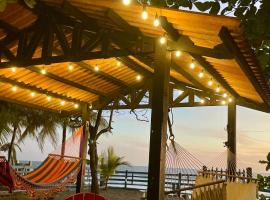 OeNic! Hostal, hostel u gradu 'Poneloya'