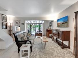 Magnificent Beach Townhome Steps from Atlantic Ave, hotel en Delray Beach