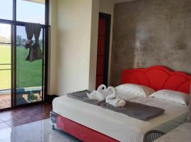 อุดมสุขรีสอร์ท UDOMSUK resort, hotel con hidromasaje en Sukhothai