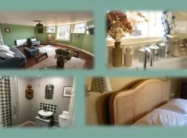 Hidden Loft Apartment - Central Bath