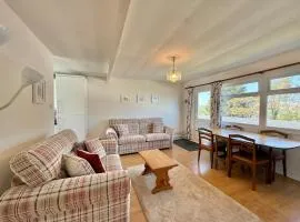 The Look Out, A 2 Bedroom Chalet with Allocated Parking