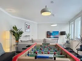 Central Stuttgart Group Duplex Sleeps 13 Games PS5 Patio