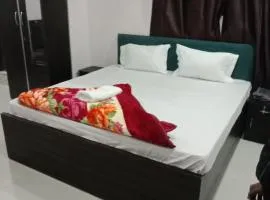 Golden Lip Hotel