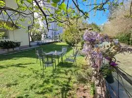 Villa Tamara with garden and river view - free private parking & garage