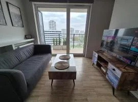APARTAMENT WŚRÓD 1000cy ŚWIATEŁ - z parkingiem w hali garażowej- duży balkon z leżakami - piekny widok nocą na panoramę Tysiaclecia