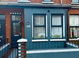 Titanic Shadow - 5 mins from Belfast City Centre