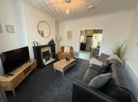 3 bed Jct 37 M1 luxury stay!