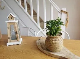 Studio mezzanine proche du Marché de Noël - vue sur le Canigou, aire de jeux d'enfants, parking