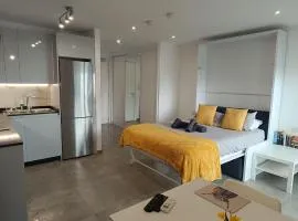 E1 Studios, Sea & Beach Views, High Floor