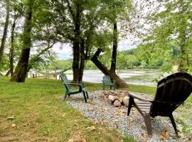 Barney's Retreat- Rustic cabin on the river!